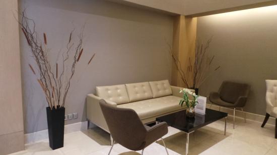 04f7e-Novotel-Yangon-Max.Lobby.jpg