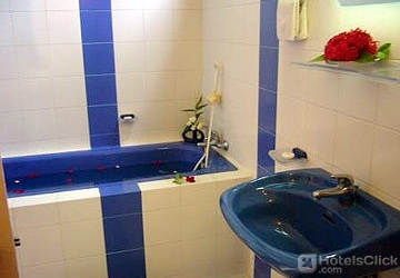 097a2-pacific-hotel-mdl--bathtub.jpg