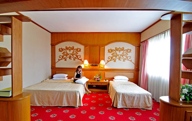 0aae2-CentralHotel--Yangon-Triple-Room.jpg