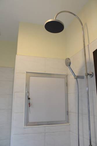 0e3be-Hotel-Mindhama-Shower.jpg