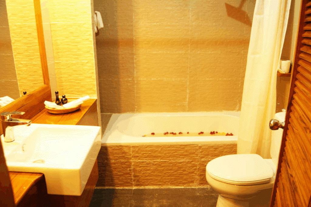 0e753-Razagyo-Hotel-Bath-Room.jpg