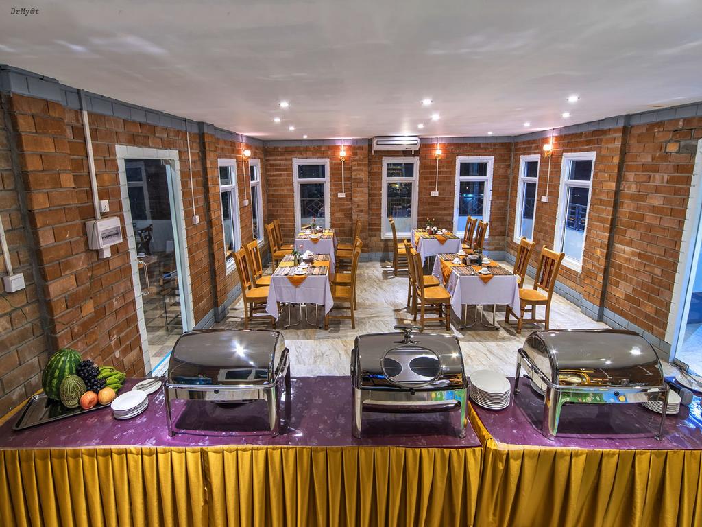 0fee8-shwe-hnin-si-hotel-room-dinning2.jpg