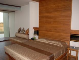 13d0e-kumudara-hotel-room-2.jpg