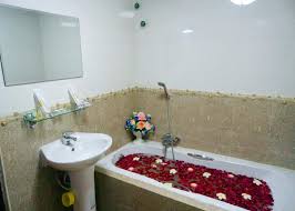 16dbd-hotel-sahara-mdl-bathtub-1.jpg