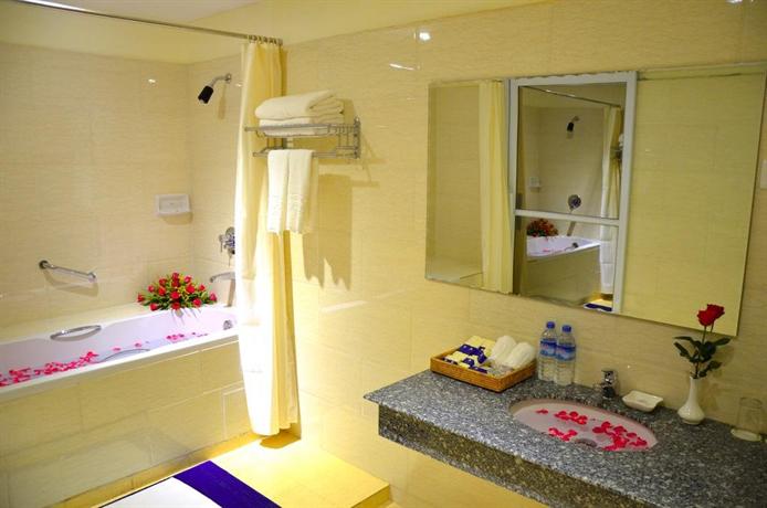 1a369-Shwe-Htee-Hotel-Bath.jpg