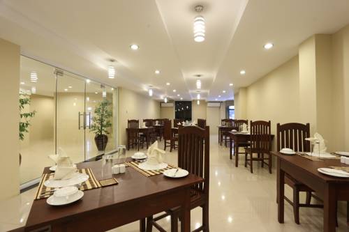 1d1a7-royal-bagan-hotel-dinning-room-3.jpg