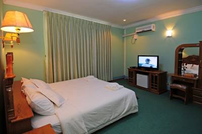 298b4-City-Golf-Resort-Room-1.jpg