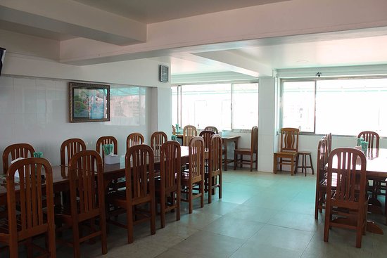 3d40e-daw-htay-hotel-dinning-room.jpg