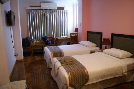 531ce-grand-laurel-hotel-room-1.jpg