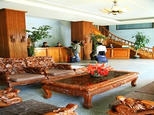 61c8e-Queens_Park_Hotel_Lobby39.jpg