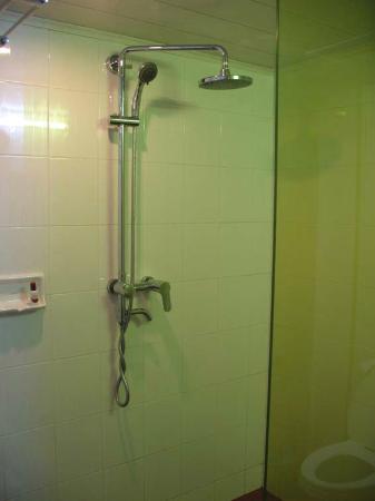 63b3b-shwe-ingyinn-hotel-shower.jpg