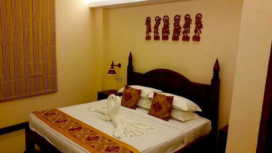 65851-royal-bagan-hotel-room-3.jpg