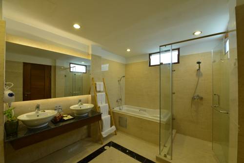 66c7b-zfreeti-hotel-bagan-bathtub.jpg