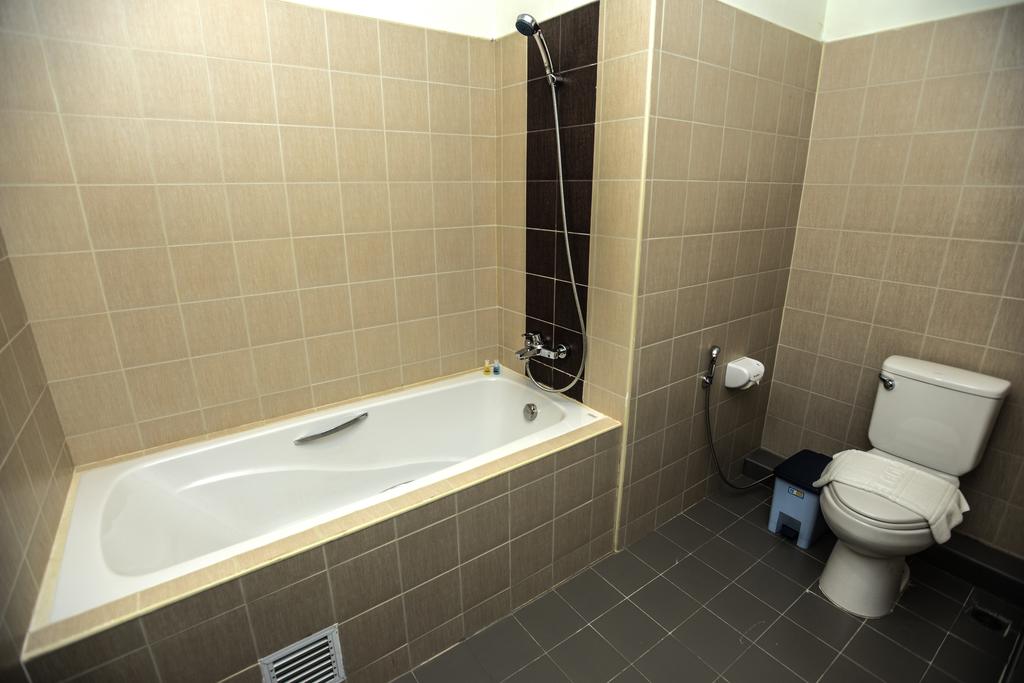 6bdb6-noble-mingalar-hotel-bath-room.jpg