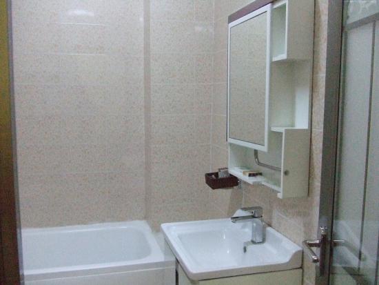 755ec-vega-star-hotel.Shower.jpg