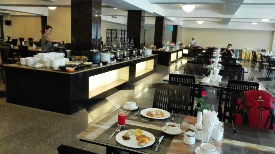 78a21-taw-win-garden-hotel.Break-Fast-jpg.jpg