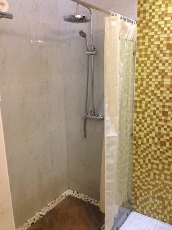 8163f-hotel-amazing-mandalay--Shower.jpg