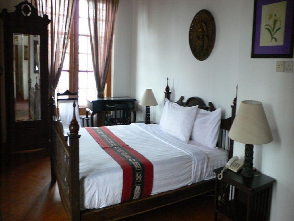 91eec-Classique-Inn-Room-2.jpg