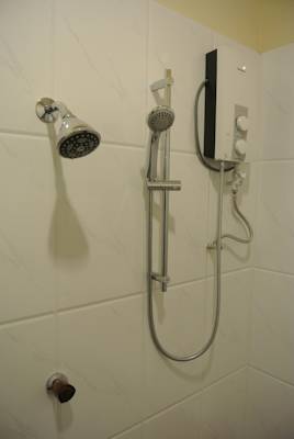 9a595-Platinum-Hotel-Shower.jpg