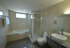 abb52-Sky-Star-Hotel-Bath-Room.jpg