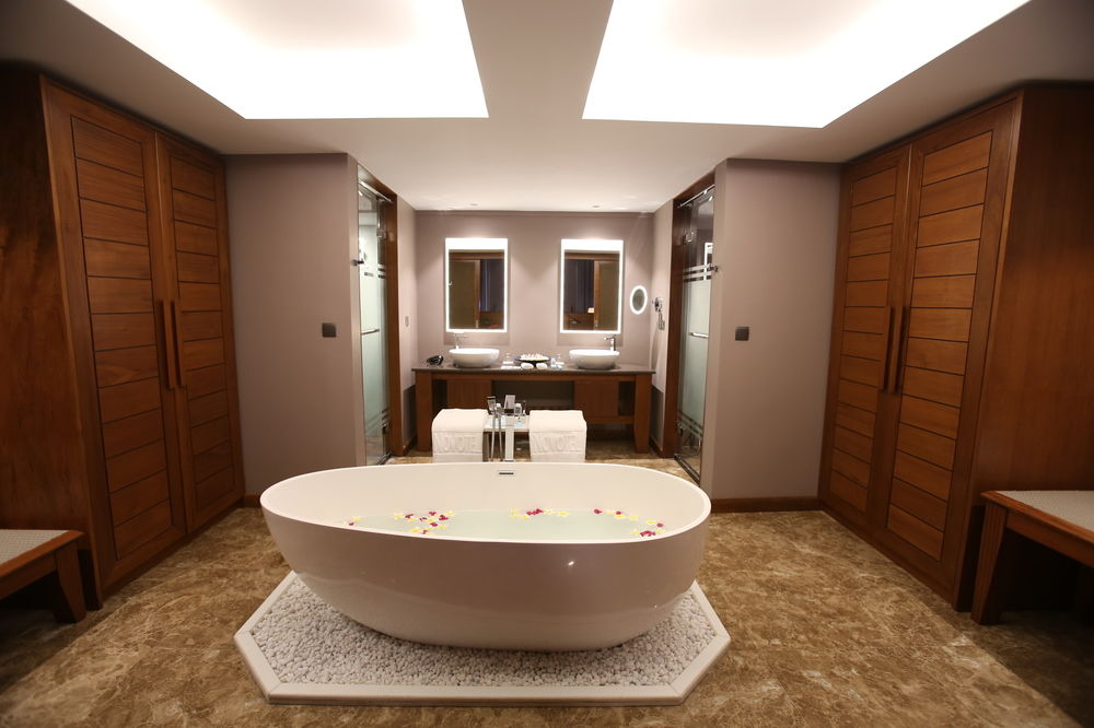 acc75-Novotel-Inle-Lake-Bath-Room.jpg