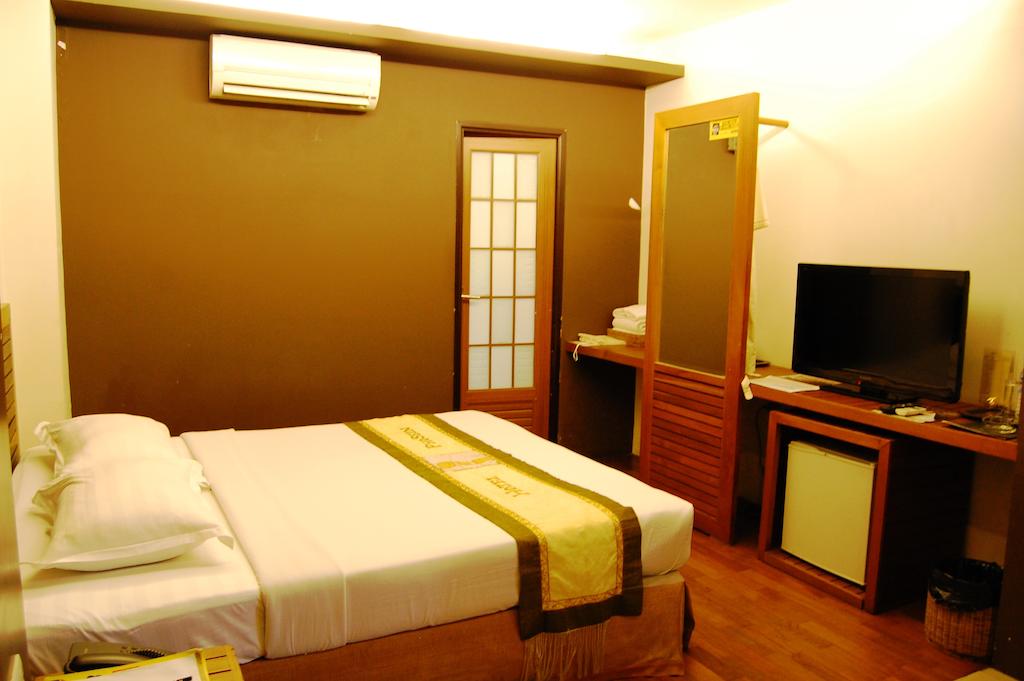 b3bcd-hotel-phoe-sein-room-1.jpg