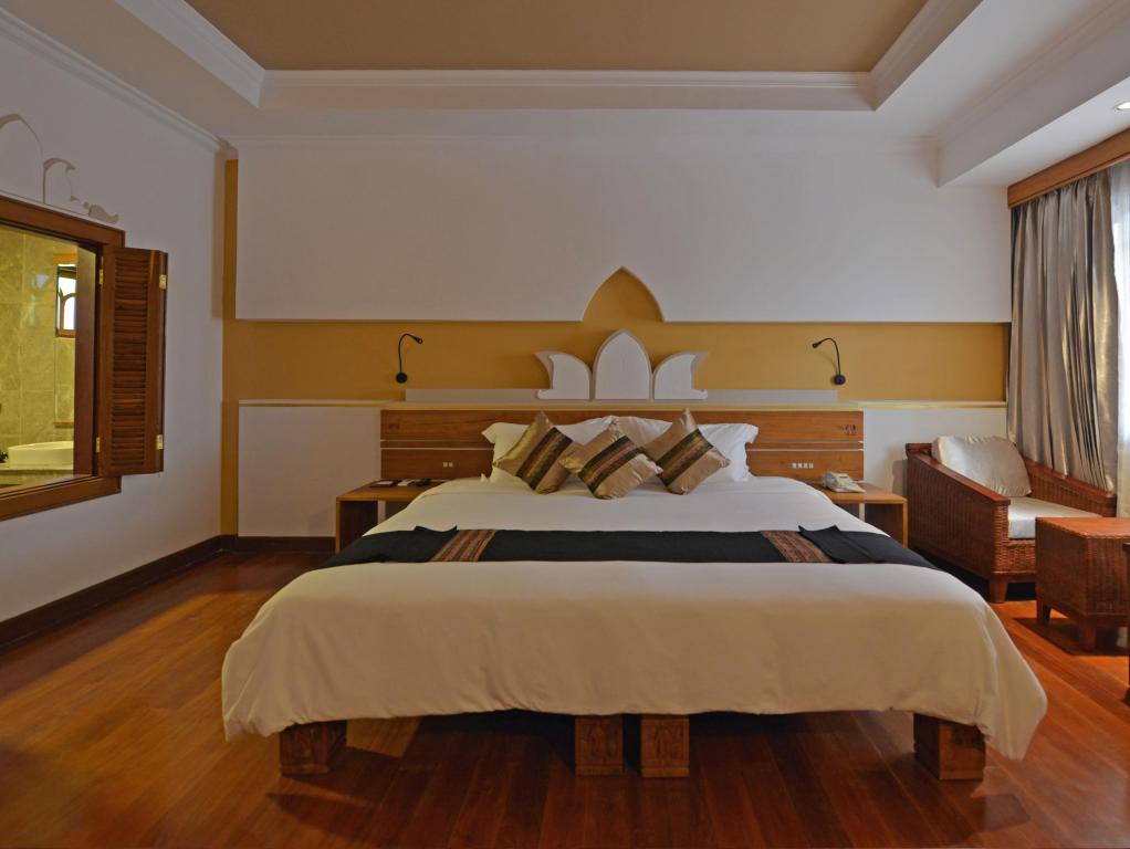 c0522-Ananta-Inle-DBL-Room.jpg