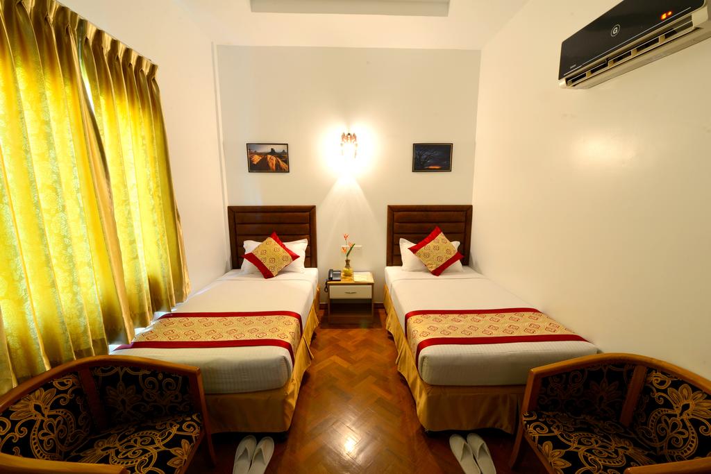 c0b75-kanbawza-hinthar-hotel-room-4.jpg