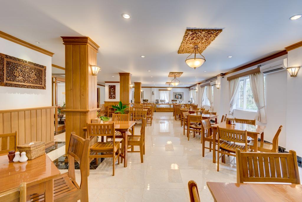 cb987-winner-inn-dinning-room.jpg