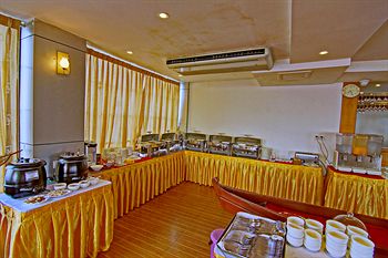 cf8e9-Hotel-76-Buffet.jpg