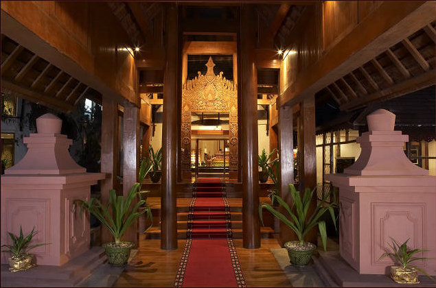 d130c-KandawgyiPalaceHotelLobby.jpg