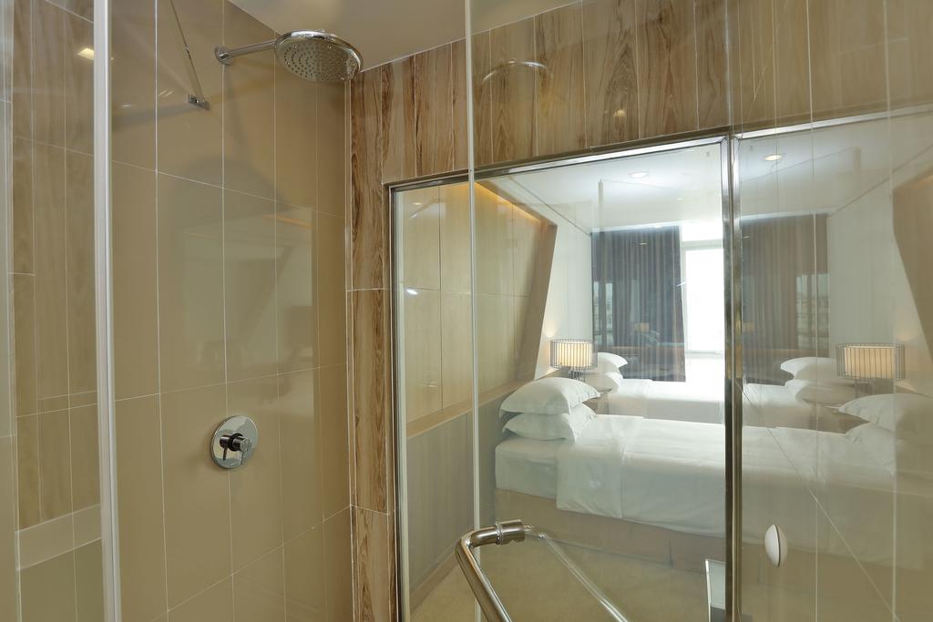 d9dfb-Hotel-78-Shower.jpg