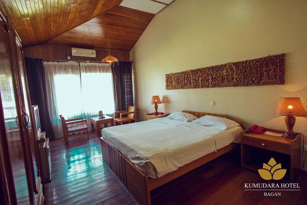 db821-kumudara-hotel-room-1.jpg