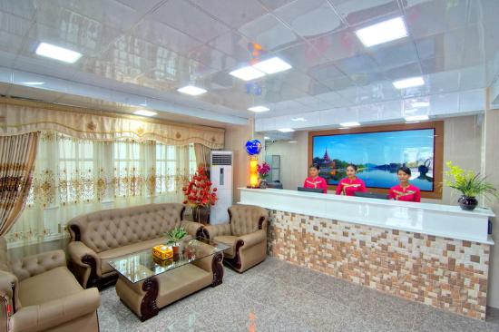 e11df-tiger-one-hotel-mdl-lobby-reception.jpg