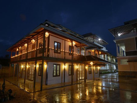 THE GRAND HOTEL (NYAUNG SHWE)