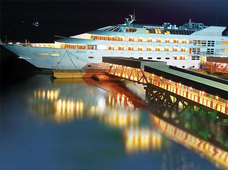 VINTAGE LUXURY YATCH HOTEL